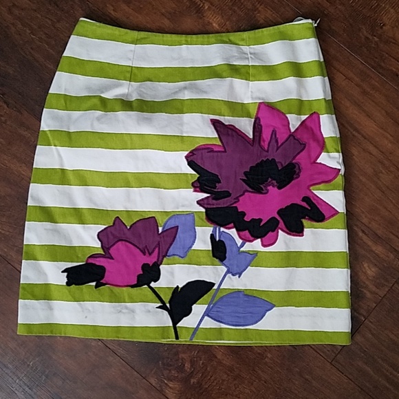 Boden Dresses & Skirts - ❤ Boden Green Floral Skirt